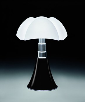 Легенды дизайна: 50 лет назад Гае Ауленти создала лампу «Pipistrello» для Martinelli Luce