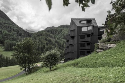 Идеальный вид на Альпы. Расширение отеля в Тироле от Pedevilla Architects